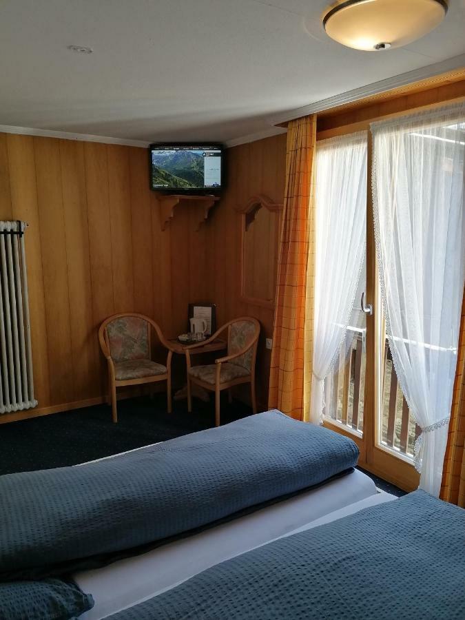 Petit Helvetia Budget Hotel Zermatt Exteriör bild