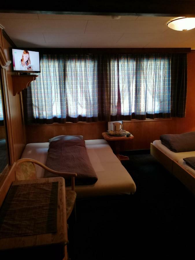 Petit Helvetia Budget Hotel Zermatt Exteriör bild